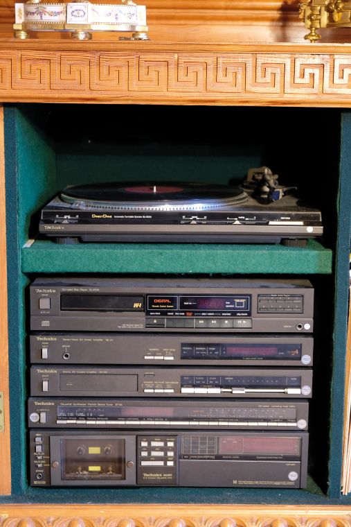 VINTAGE TECHNICS TURNTABLE AND HIFI