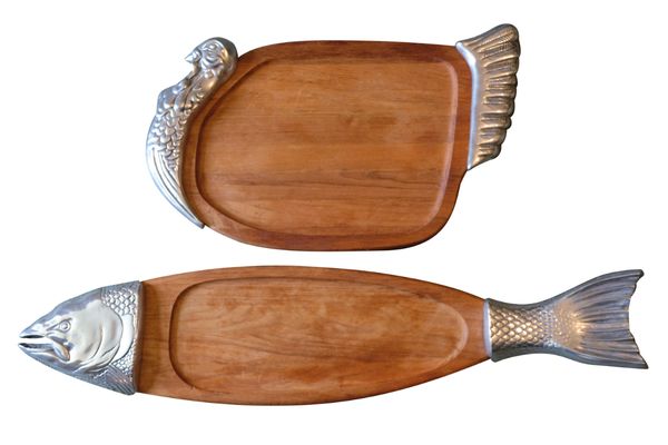 A SERVING TRAY MODELLED AS A SALMON