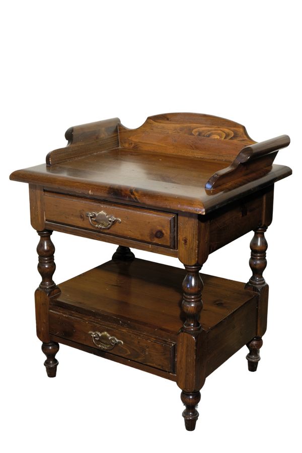 A SMALL REPRODUCTION WASHSTAND