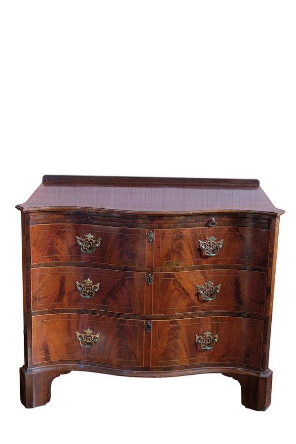 A LATE GEORGE III MAHOGANY GENTLEMAN'S SERPENTINE DRESSING CHEST