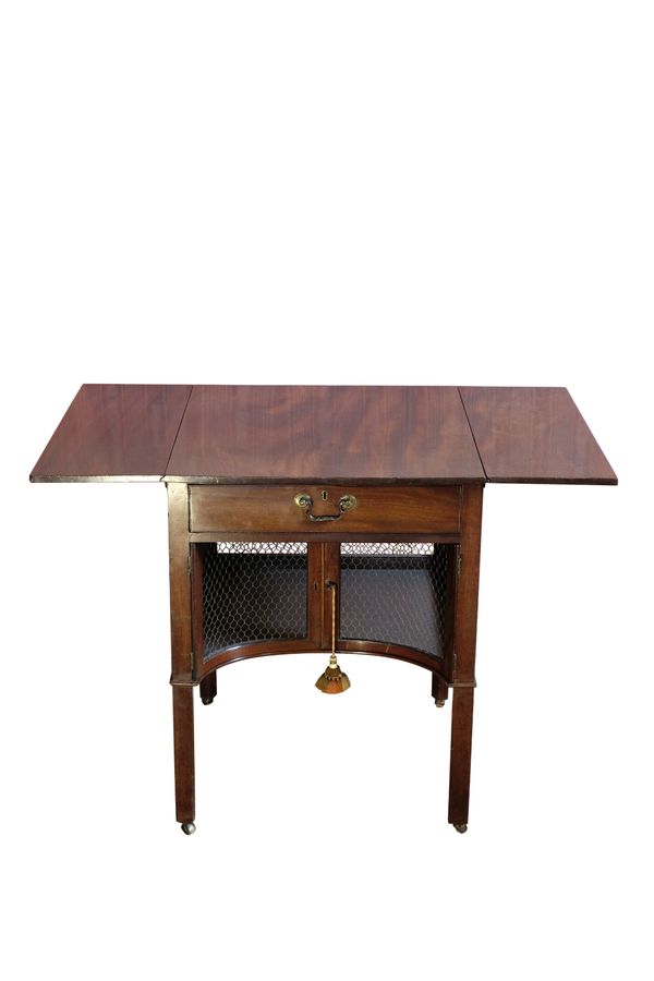 A LATE GEORGE III MAHOGANY SUPPER TABLE