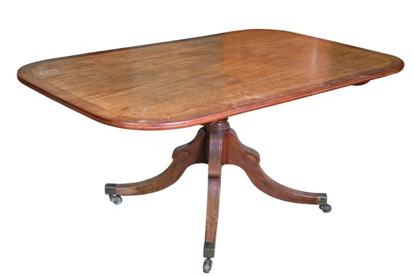 A REGENCY MAHOGANY AND CROSSBANDED BREAKFAST TABLE, CIRCA 1820