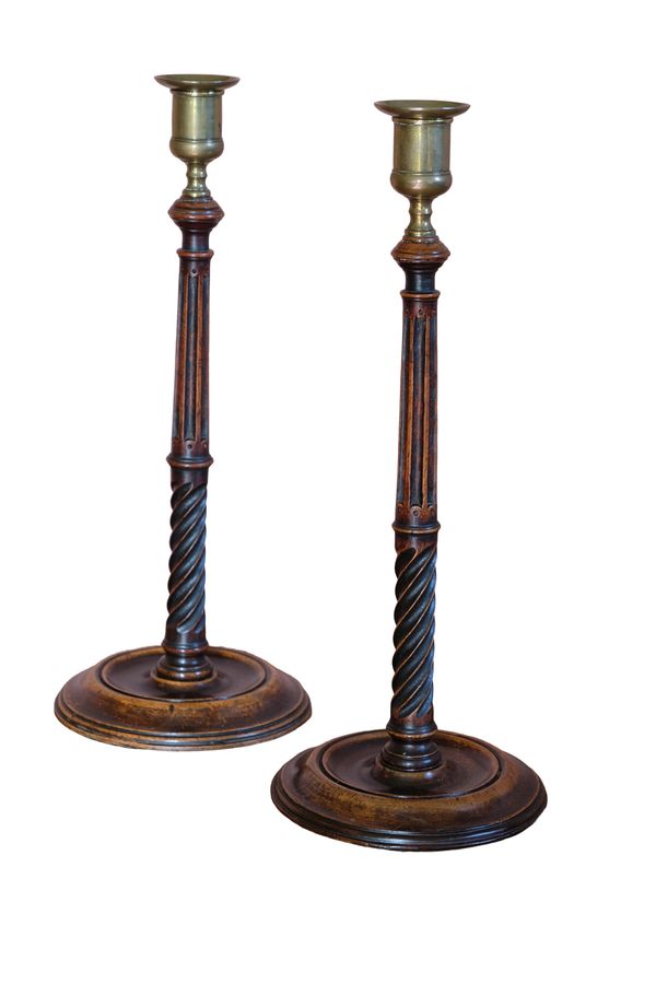 A PAIR OF GEORGE III MAHOGANY AND BRASS-MOUNTED CANDLESTICKS