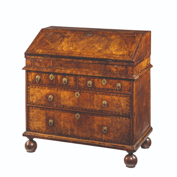 A WILLIAM AND MARY WALNUT BUREAU