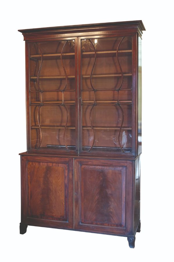 A REGENCY MAHOGANY BOOKCASE CABINET