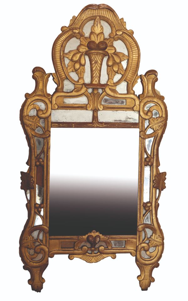 A CONTINENTAL GILTWOOD WALL MIRROR