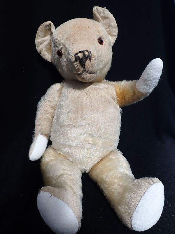 A VINTAGE PLUSH TEDDY BEAR