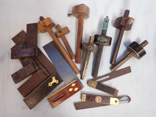 A COLLECTION OF WOODWORKING MARKING GAUGES