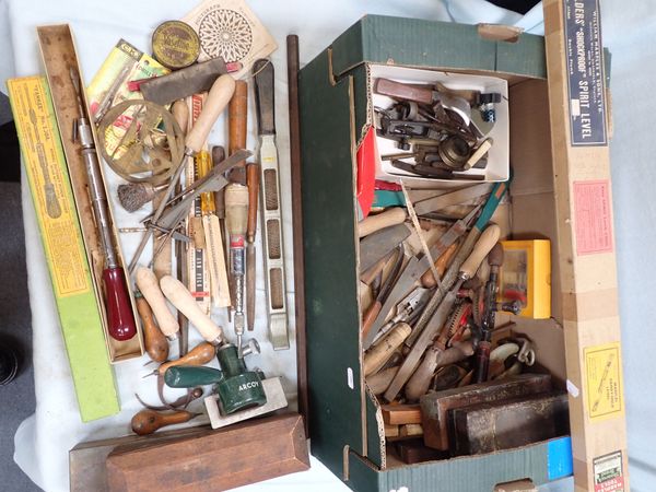 A COLLECTION OF VINTAGE TOOLS