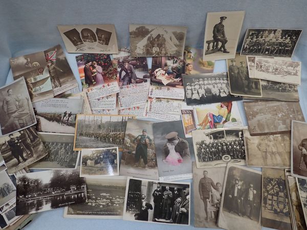 A COLLECTION OF FIRST WORLD WAR POSTCARDS