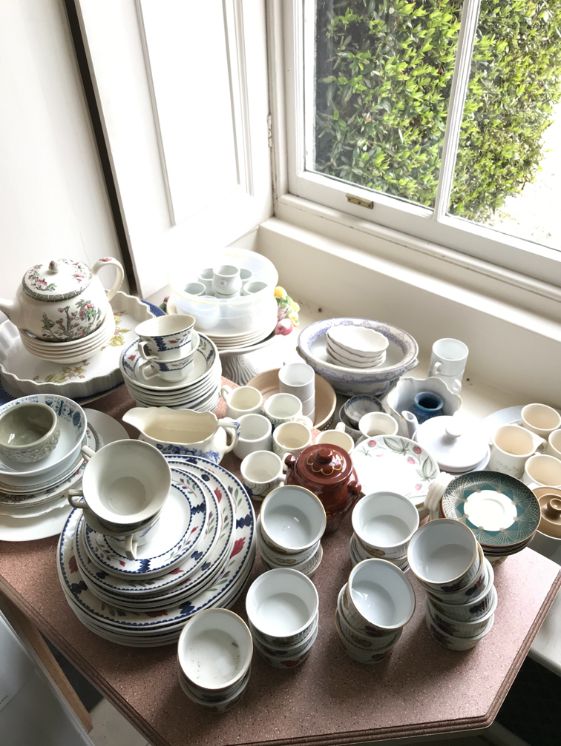AN EXTENSIVE COLLECTION OF CERAMICS AND KITCHENALIA