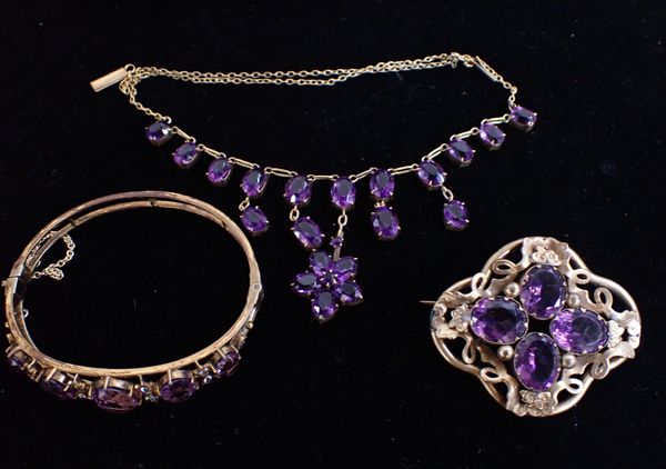 AN 'AMETHYST' SUITE OF JEWELLERY