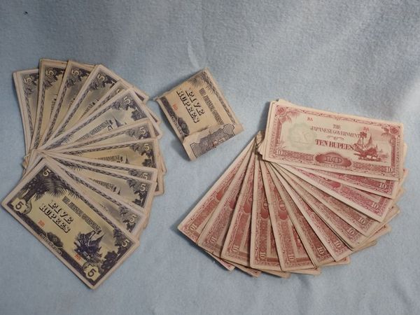 A QUANTITY OF JAPANESE BANKNOTES