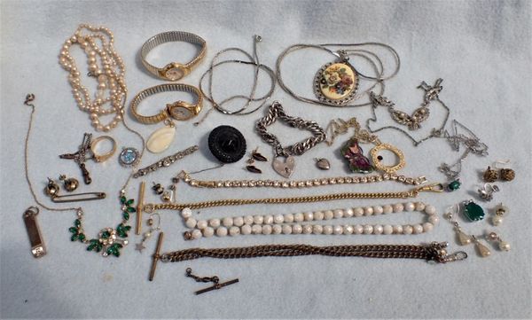 A COLLECTION OF COSTUME JEWELLERY AND WATCHES