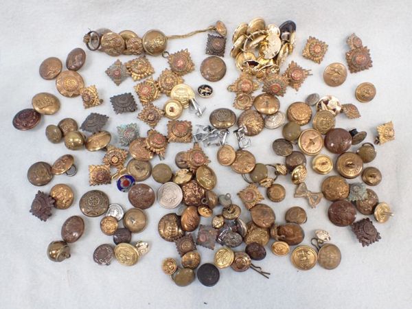 A COLLECTION OF MILITARY BUTTONS