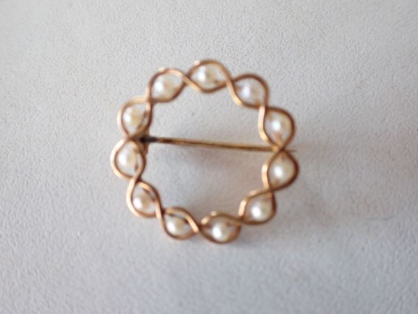 FRENCH PEARL SET CIRCLET BROOCH