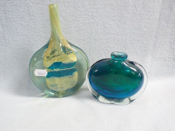 A MEDINA GLASS BOTTLE VASE