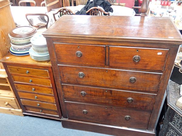A SMALL EDWARDIAN CHEST OF DRAWERS