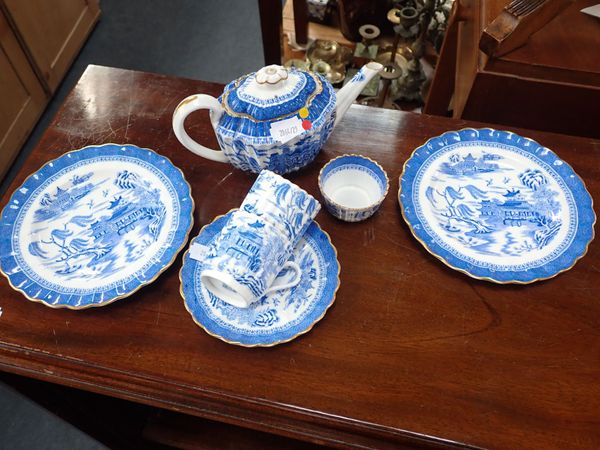 A SMALL SPODE WILLOW PATTERN TEAPOT