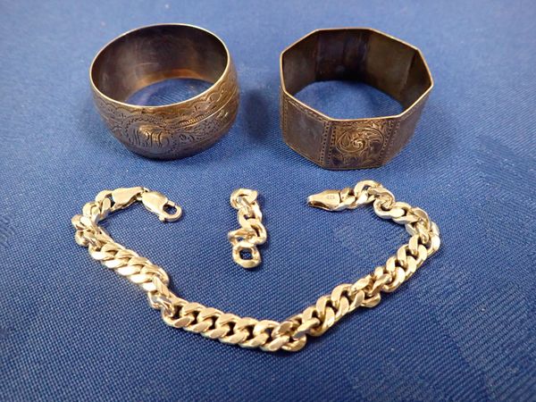 A SILVER CHAIN LINK BRACELET AND TWO SILVER NAPKIN RINGS