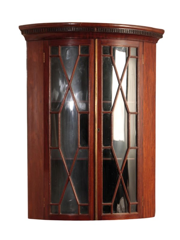 A GEORGE III MAHOGANY AND GLAZED HANGING CORNER CABINET,