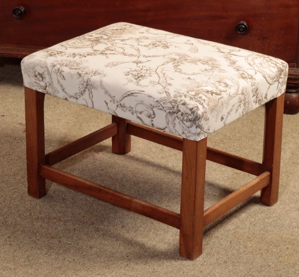 A MAHOGANY AND UPHOLSTERED DRESSING TABLE STOOL,