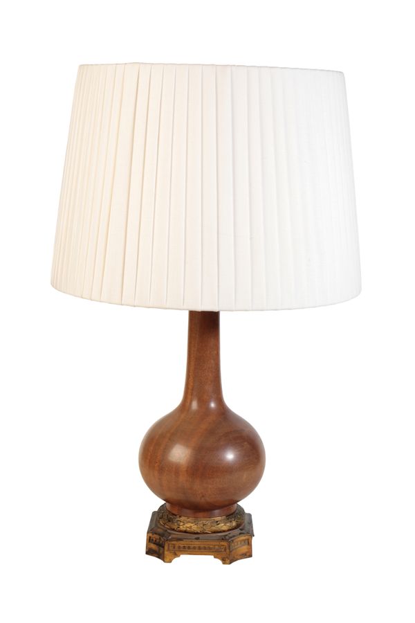 A MAHOGANY AND GILT BRONZE MOUNTED URN TABLE LAMP,