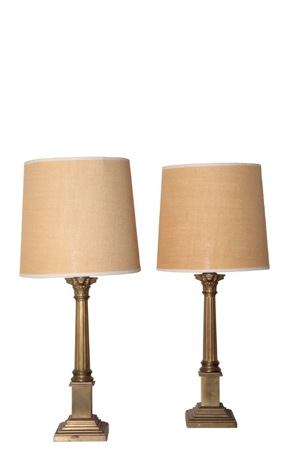 A PAIR OF BRASS COLUMNAR TABLE LAMPS,