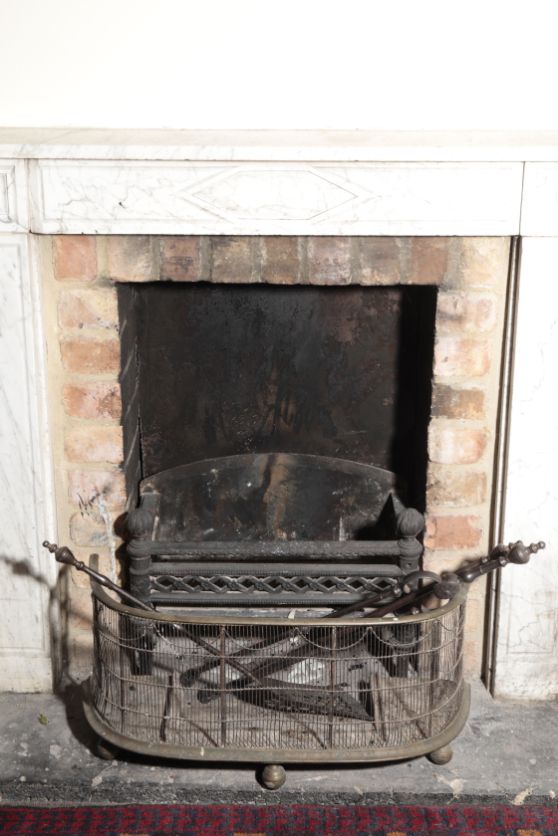 A GROUP OF METAL FIREPLACE ITEMS,