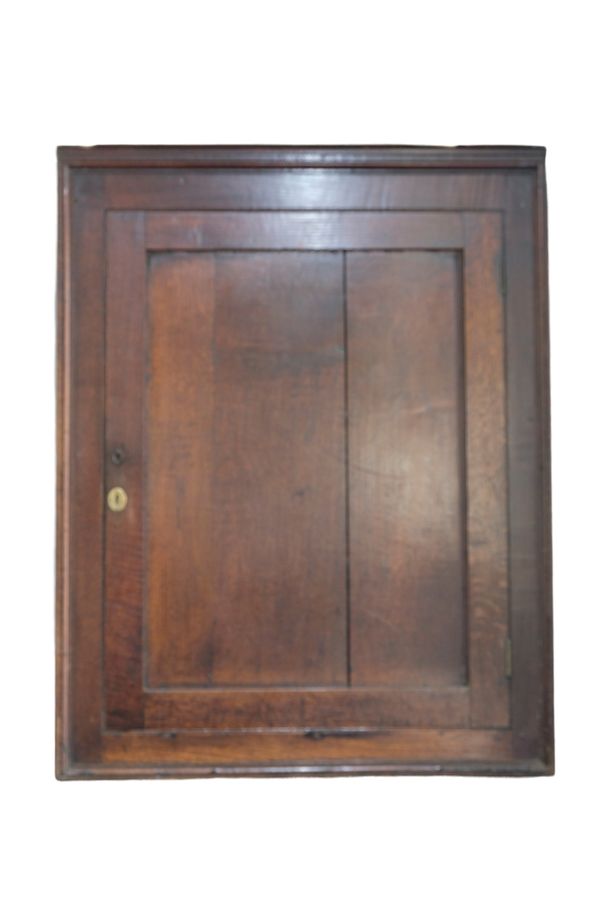 A GEORGE III OAK HANGING CORNER CUPBAORD,