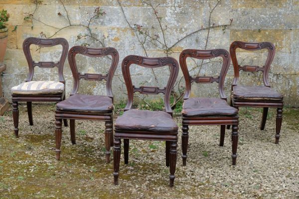 A SET OF SIX GEORGE IV MAHOGANY DINING CHAIRS, ALMOST CERTAINLY BY GILLOWS,