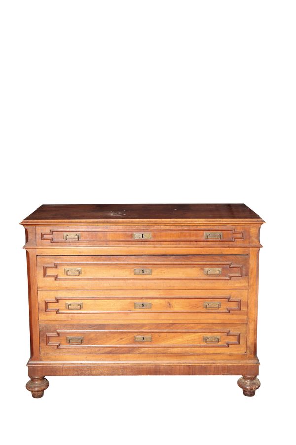 AN ITALIAN WALNUT CASSETTIERA CHEST,