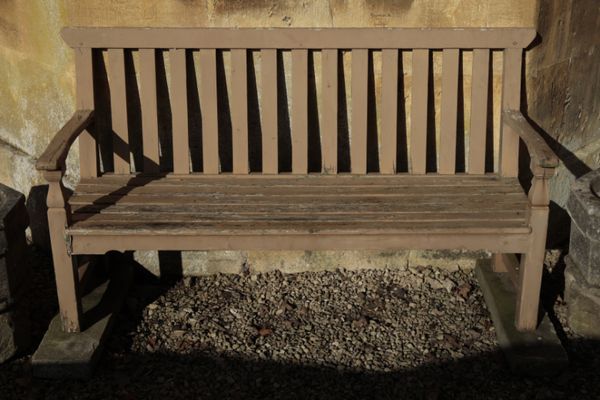 A PAINTED WOOD GARDEN BENCH,