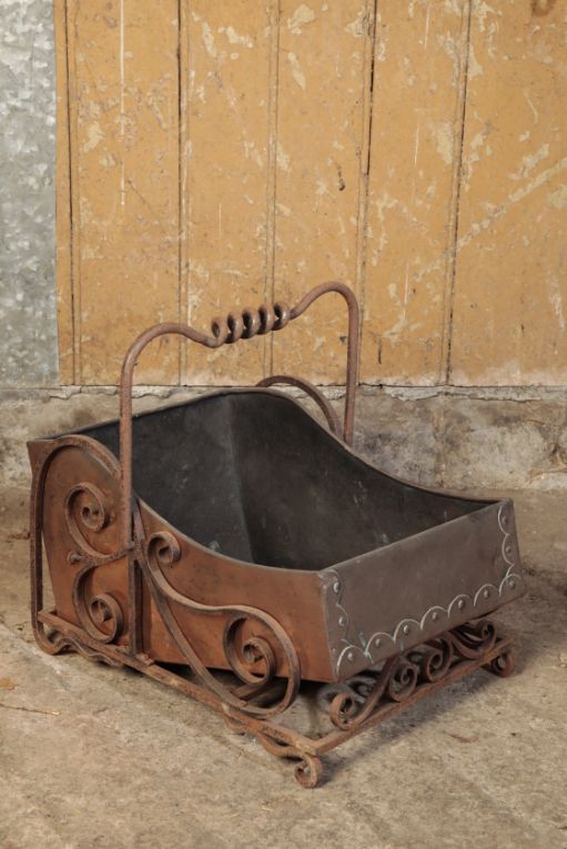 A LATE VICTORIAN WROUGHT IRON AND COPPER FITTED COAL SCUTTLE, IN AESTHETIC STYLE