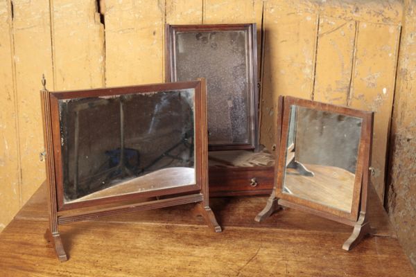 A LATE GEORGE II MAHOGANY DRESSING TABLE MIRROR,