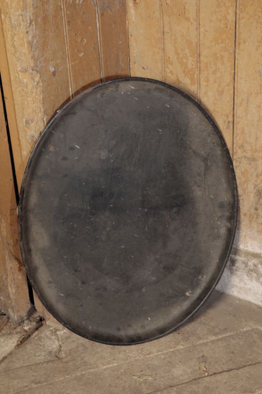 A JAPANNED METAL OVAL TRAY,