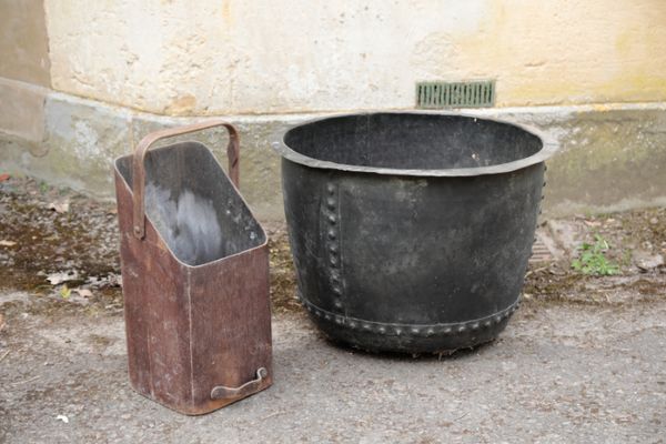 A VICTORIAN COPPER BASIN,