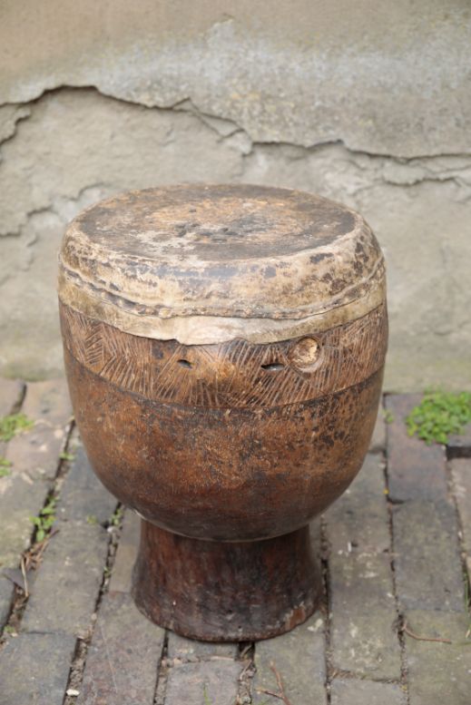 AN AFRICAN CARVED HARDWOOD DRUM,