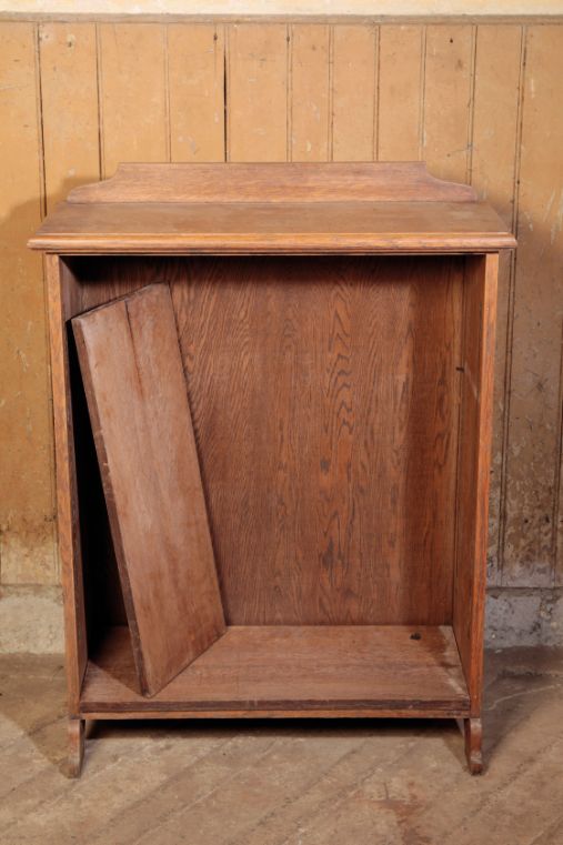 AN OAK OPEN BOOKCASE,