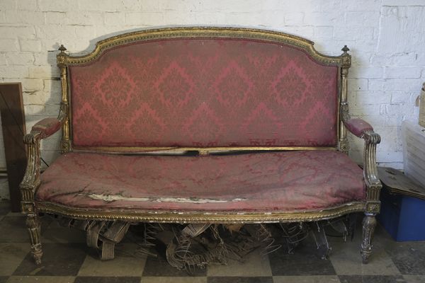 A GEORGE III GILTWOOD AND UPHOLSTERED CANAPE IN FRENCH STYLE,