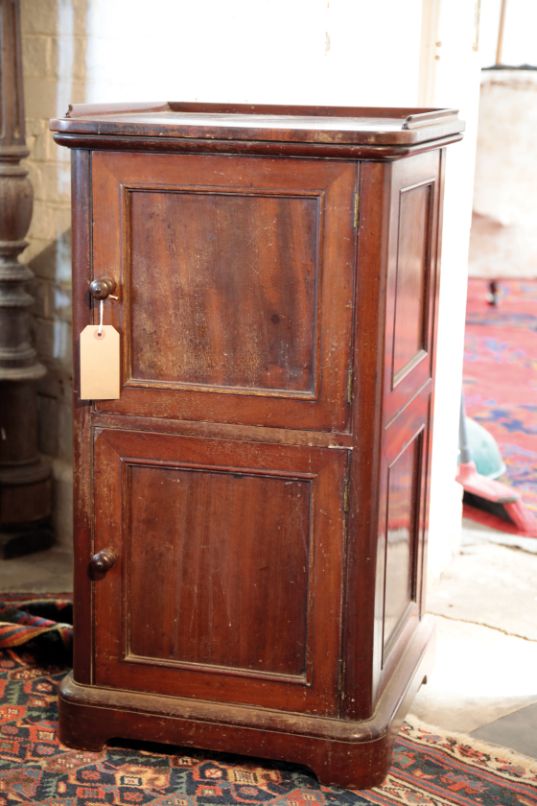 A MAHOGANY BEDSIDE CUPBOARD,