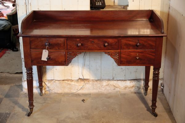 A REGENCY MAHOGANY DRESSING TABLE,