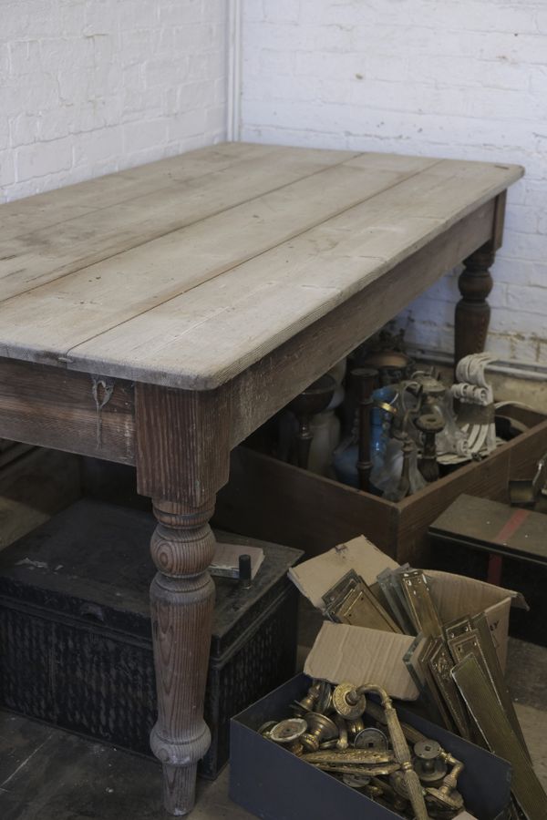 AN EARLY 20TH CENTURY PINE PICNIC TABLE,