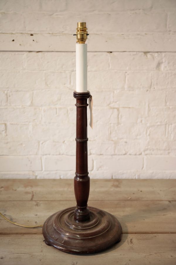 A TURNED MAHOGANY TABLE LAMP IN GEORGE III STYLE,