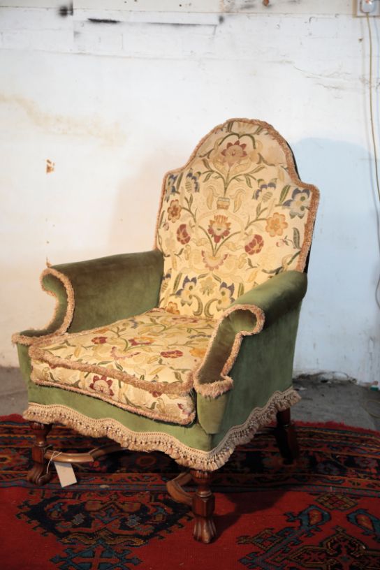 A LATE VICTORIAN WALNUT AND UPHOLSTERED ARMCHAIR IN QUEEN ANNE STYLE,