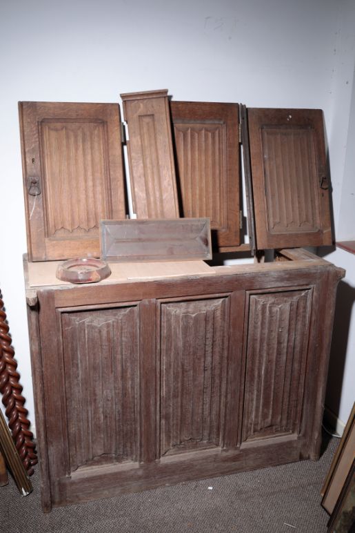 A VICTORIAN OAK TELLER'S DESK, BY AW PUGIN FOR THE PALACE OF WESTMINSTER,