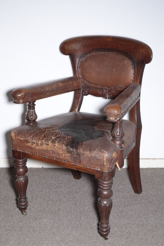 A GEORGE IV OAK AND LEATHER UPHOLSTERED LIBRARY ELBOW CHAIR,