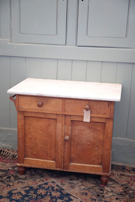 A LATE VICTORIAN OR EDWARDIAN BIRDSEYE MAPLE AND MARBLE TOPPED WASH STAND,