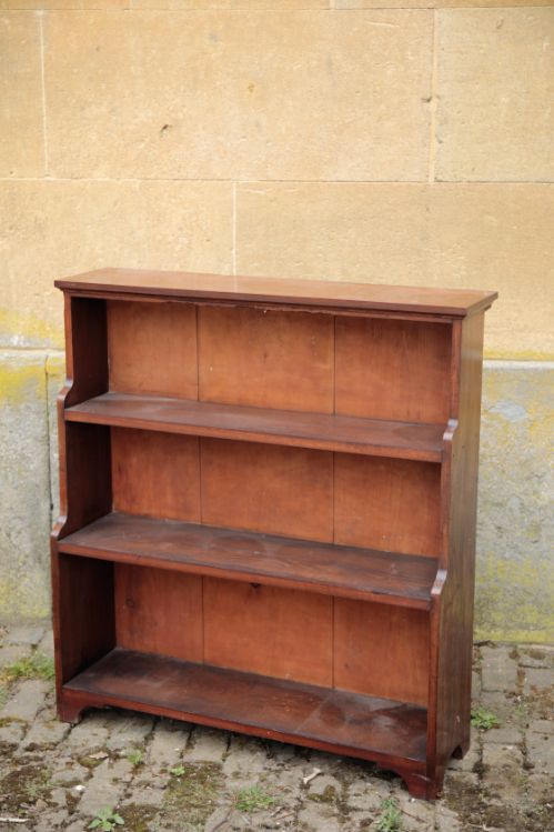 A MAHOGANY AND PINE WATERFALL BOOKCASE IN GEORGE III STYLE,