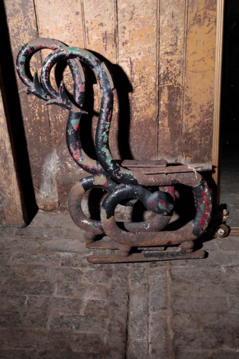 A PAIR OF VICTORIAN CAST IRON GARDEN BENCH ENDS CAST AS SERPENTS,